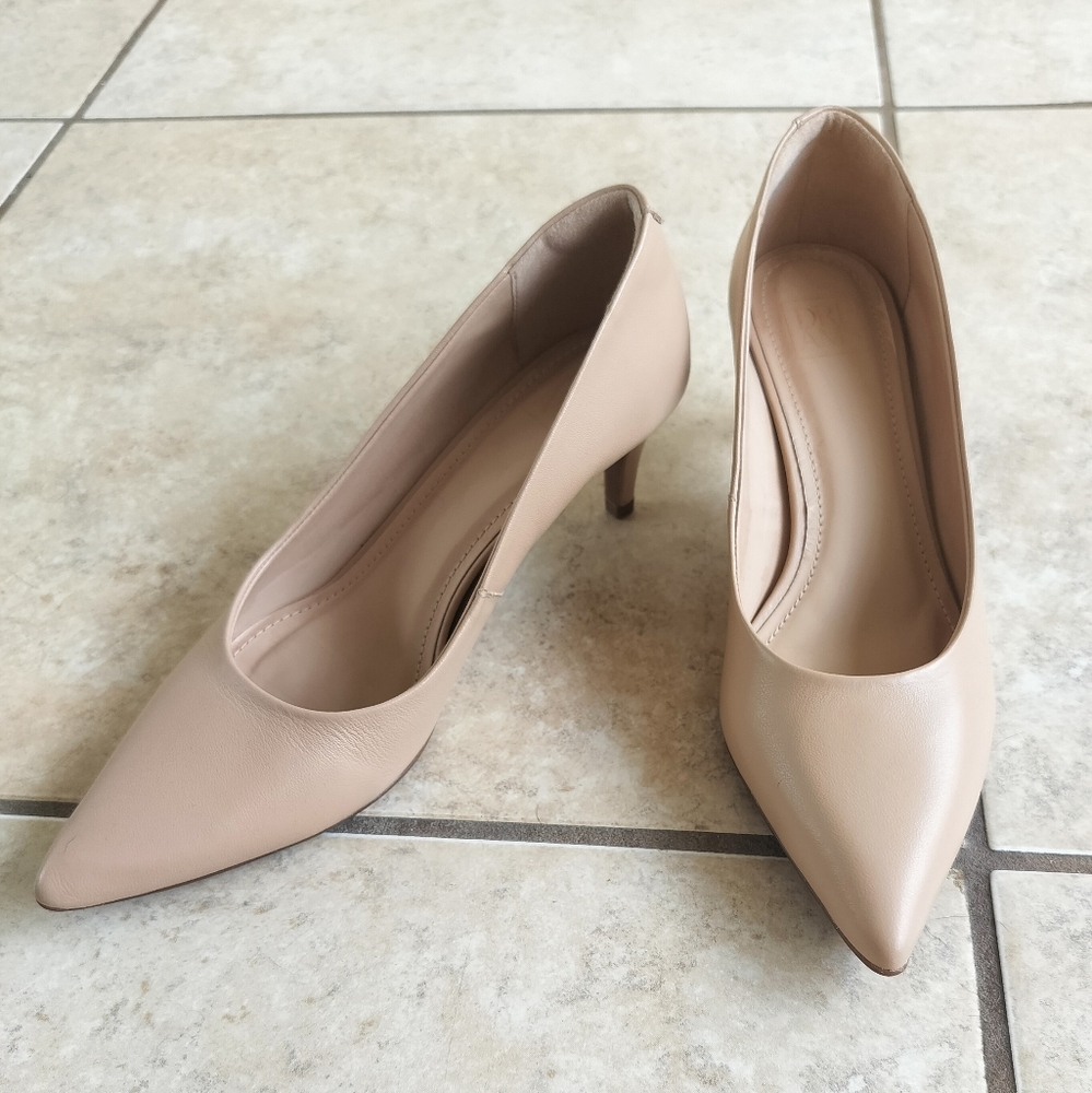 Beige Pointed Toe Pumps Size 7 (Dreams, Leather, Cream, Ivory, Closed, Heels)